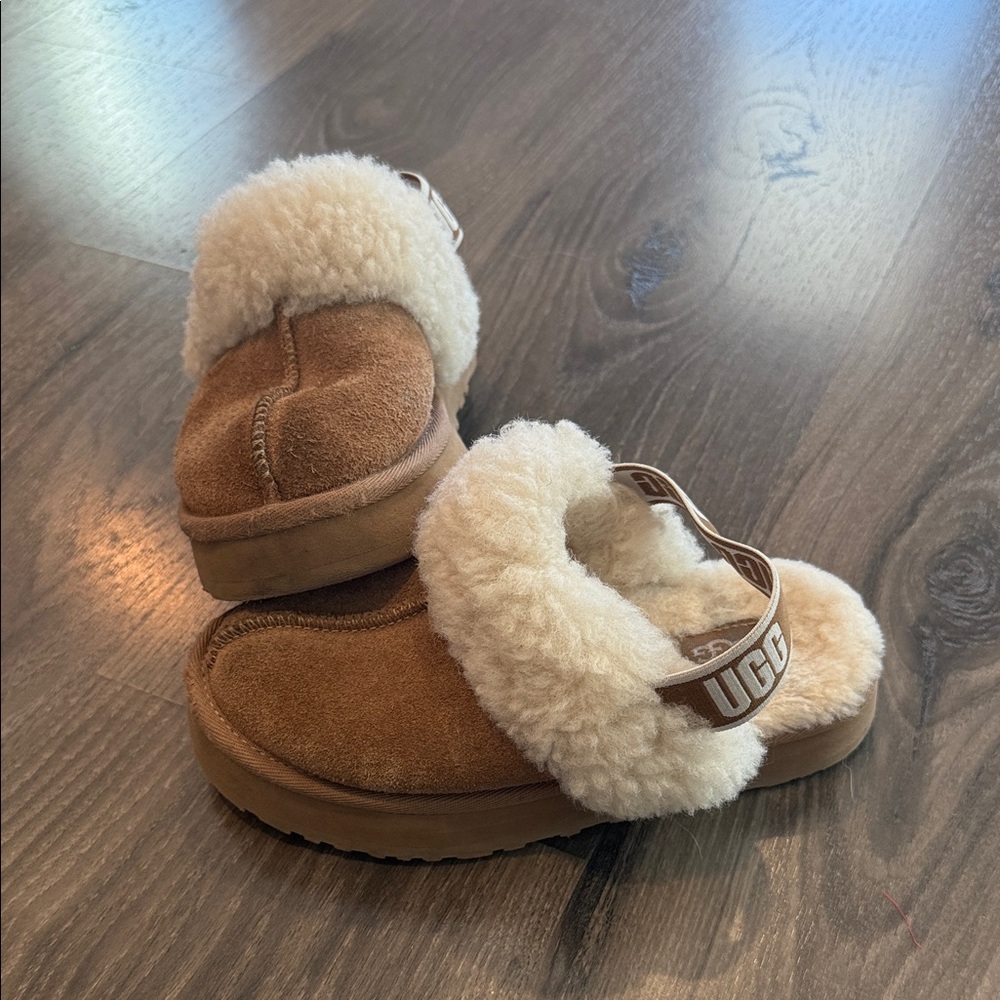 UGG Kids Slippers in Brown and Cream